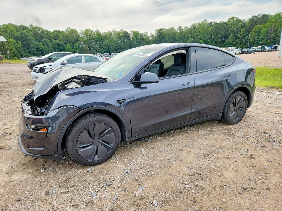 2026 Tesla Model Y — фото 1