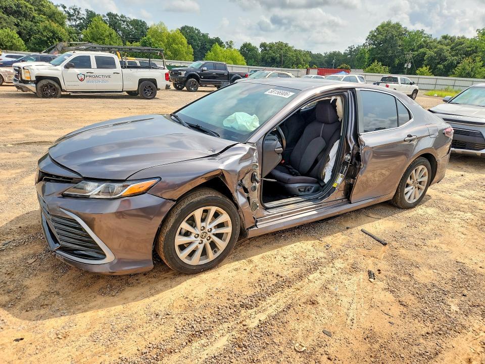 2021 Toyota Camry — фото 1