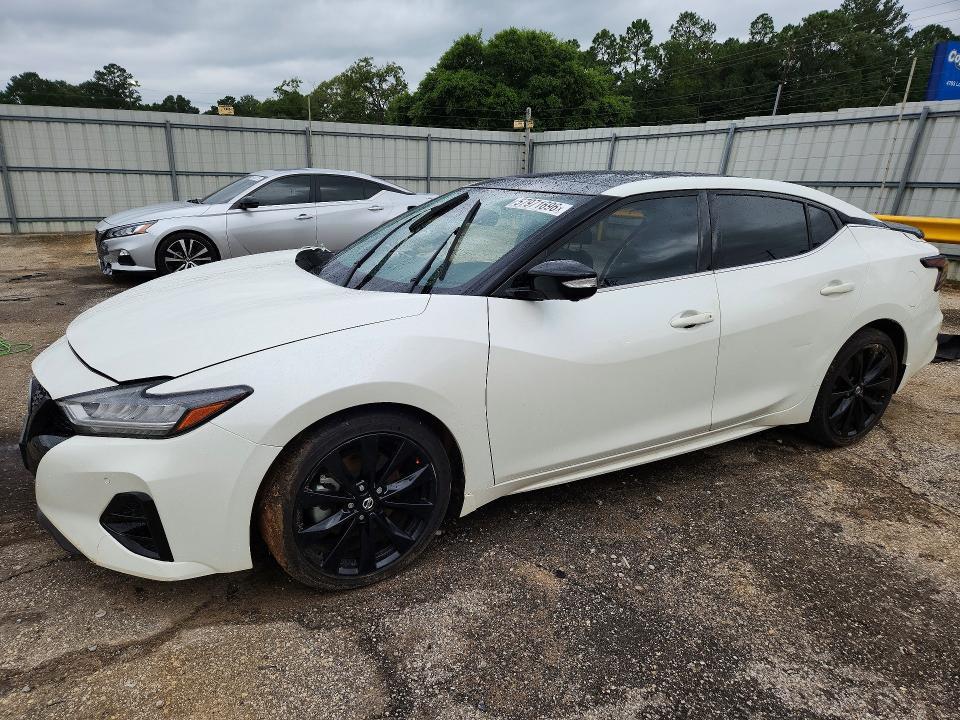 Nissan Maxima