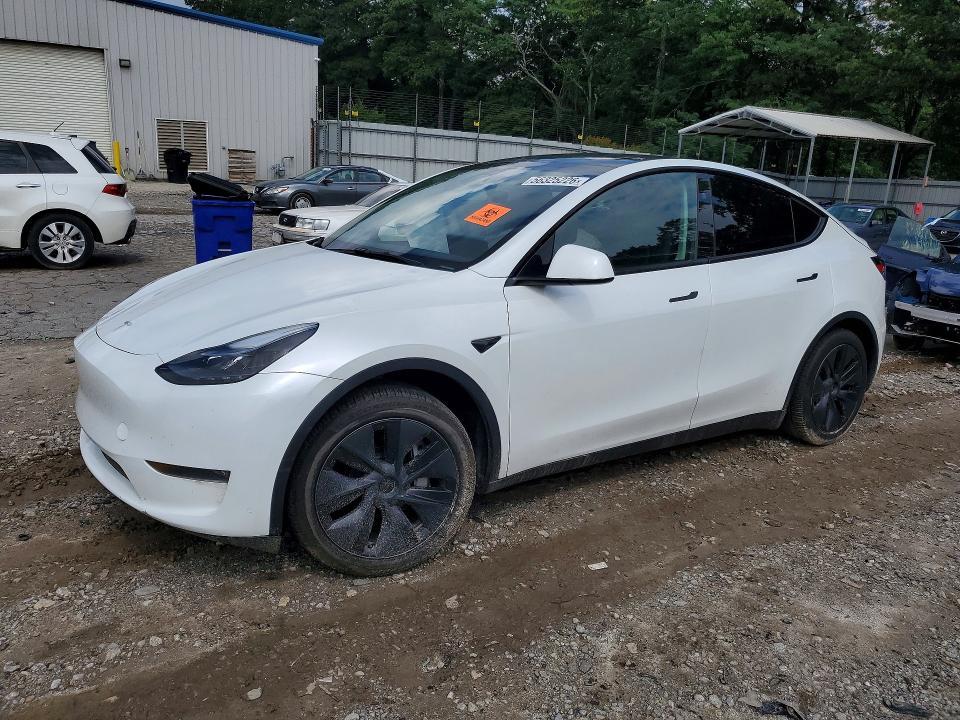 2024 Tesla Model Y — фото 1