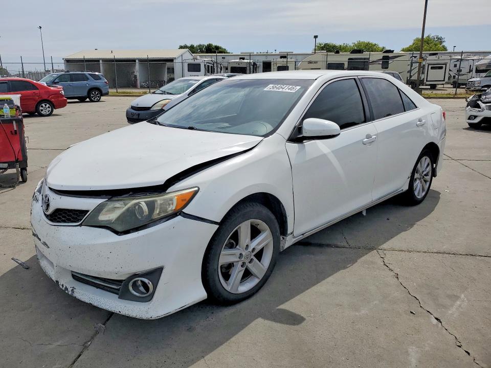 2014 Toyota Camry — фото 1
