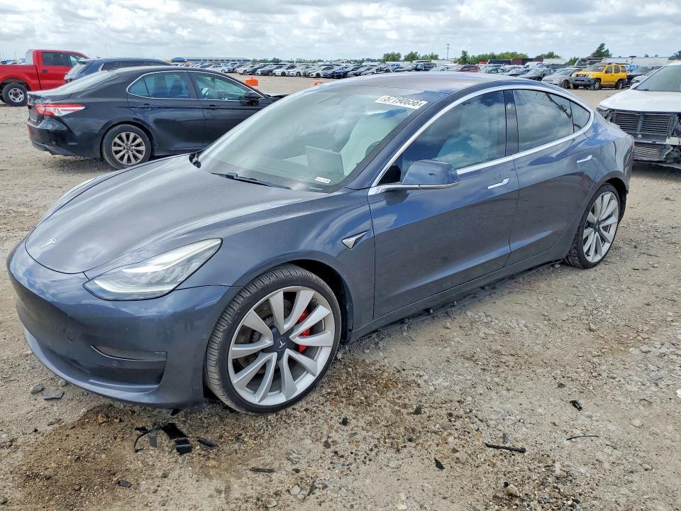2018 Tesla Model 3 — фото 1
