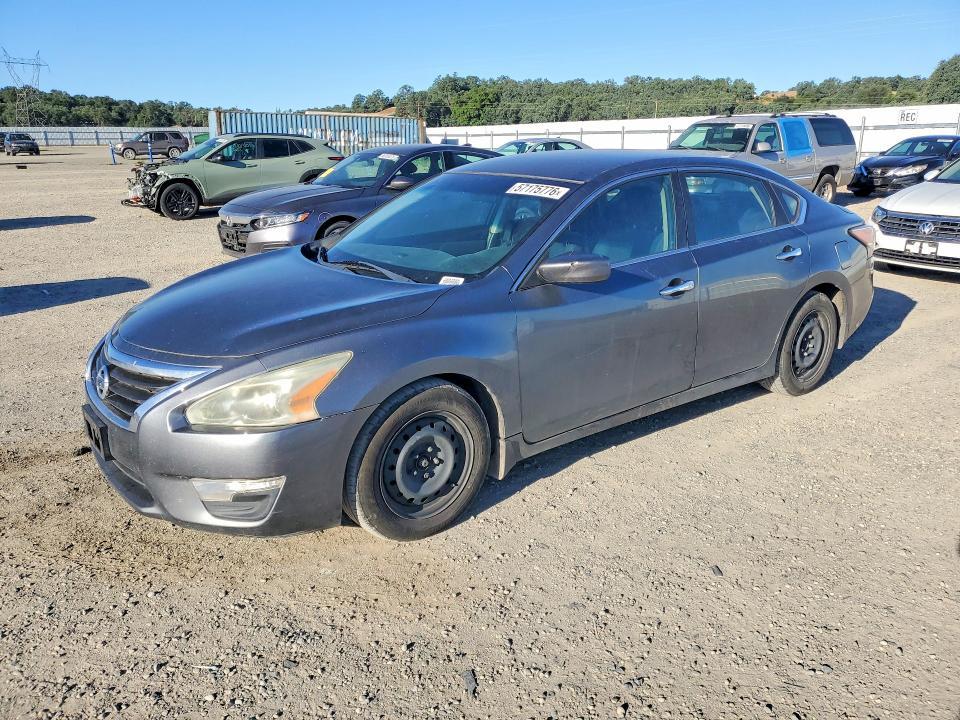 2015 Nissan Altima — фото 1