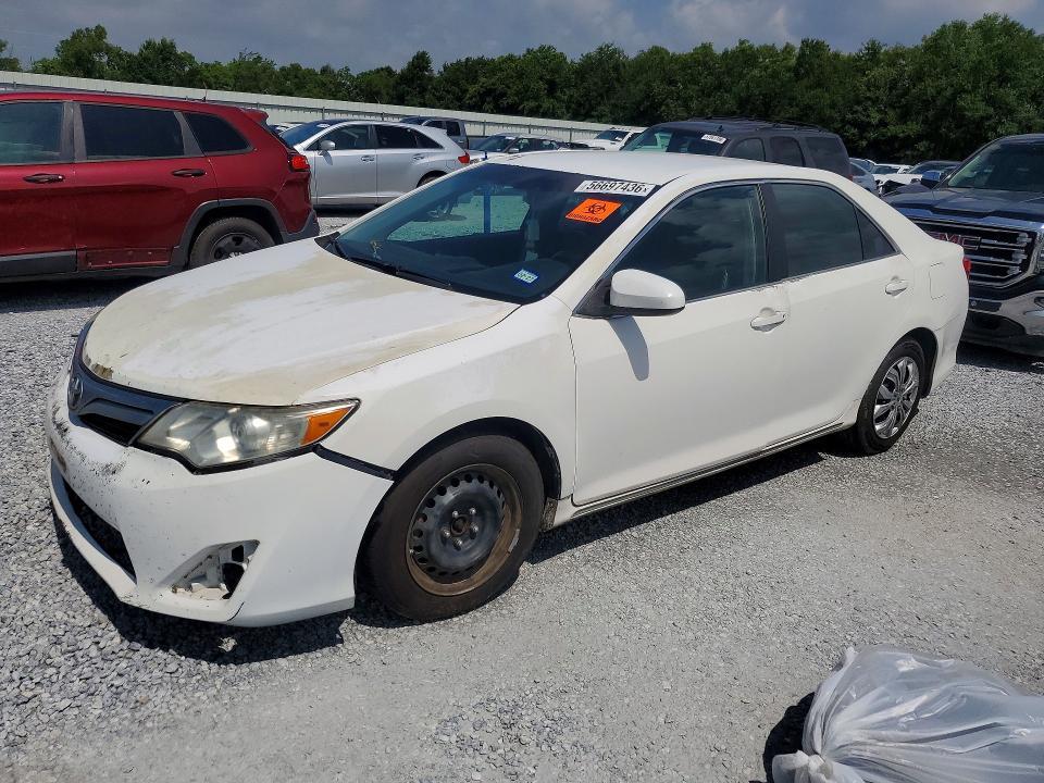 2014 Toyota Camry — фото 1