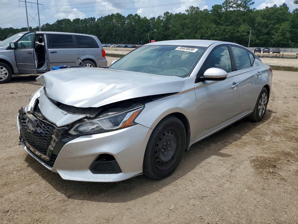 2019 Nissan Altima — фото 1