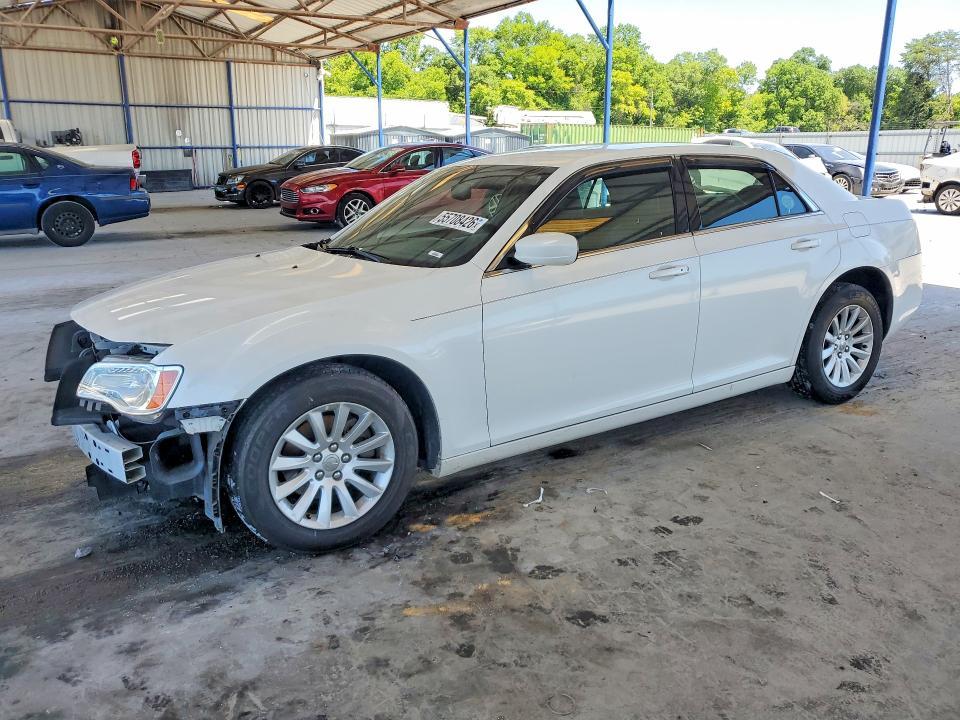 2013 Chrysler 300 — фото 1
