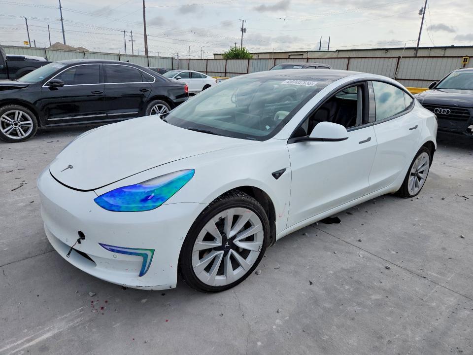2022 Tesla Model 3 — фото 1