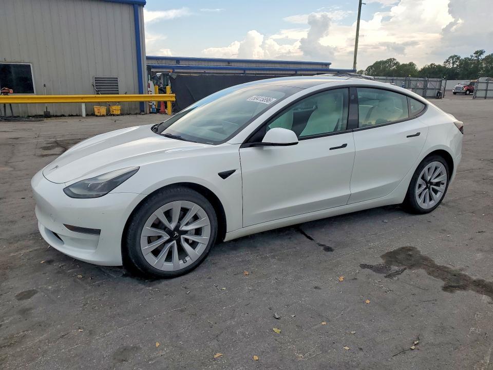 2023 Tesla Model 3 — фото 1