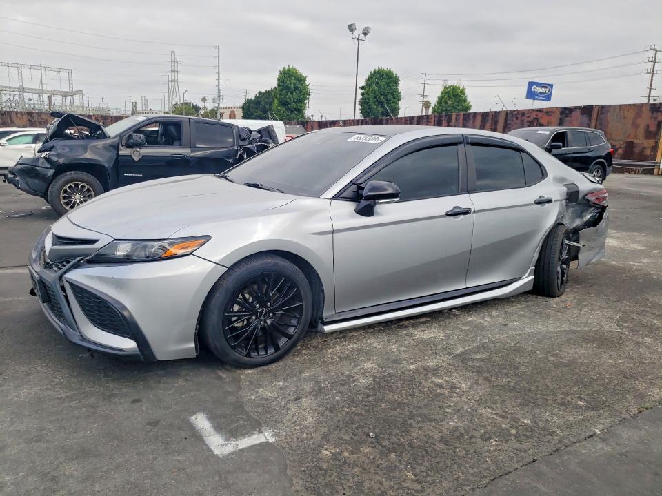 2022 Toyota Camry Hybrid — фото 1