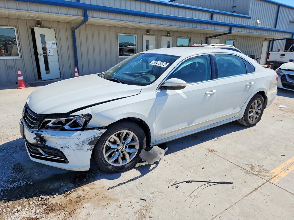 2017 Volkswagen Passat — фото 1
