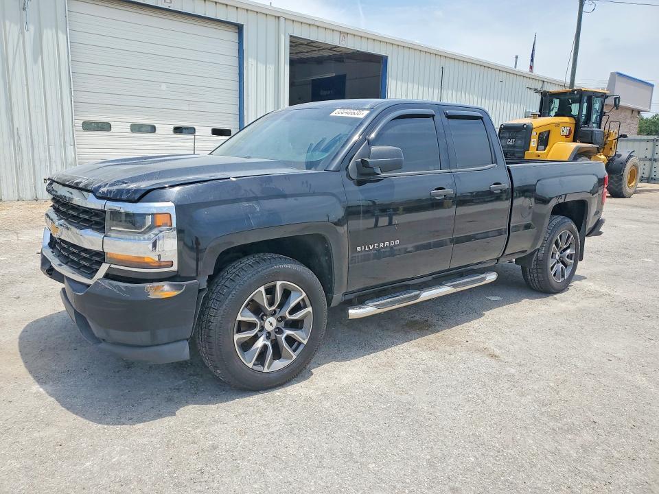 2017 Chevrolet Silverado — фото 1