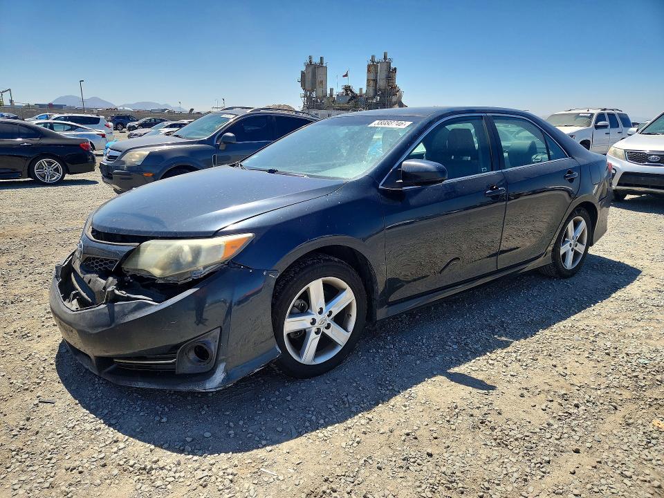 2014 Toyota Camry — фото 1
