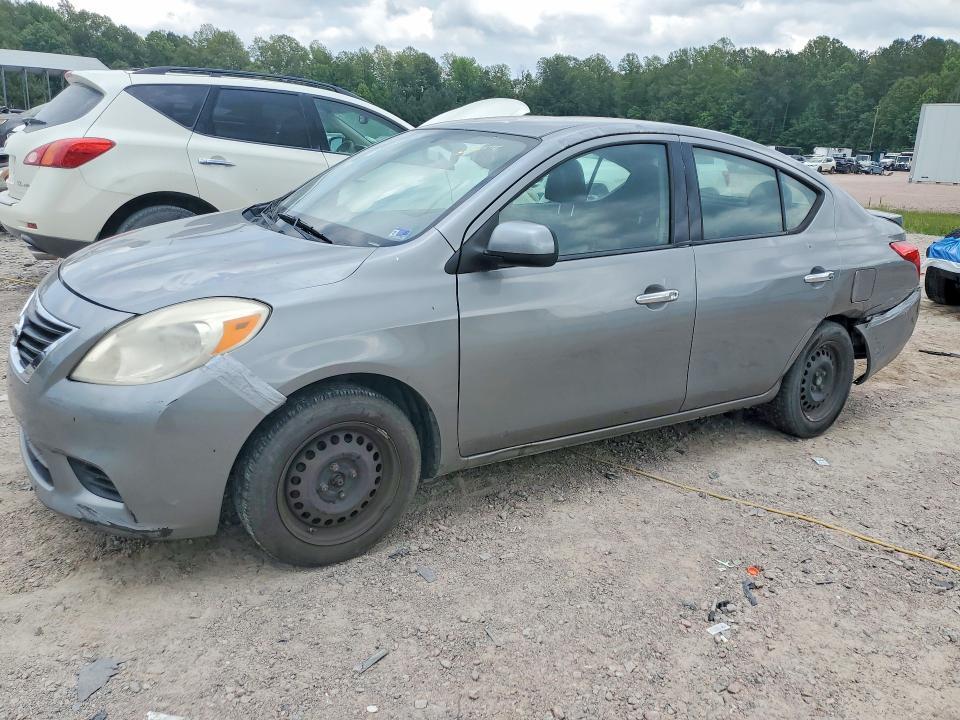 Nissan Versa
