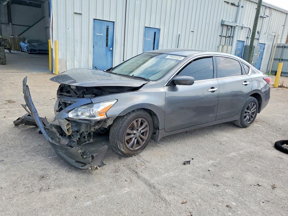 2015 Nissan Altima — фото 1