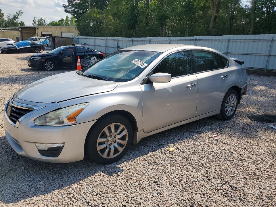 2015 Nissan Altima — фото 1