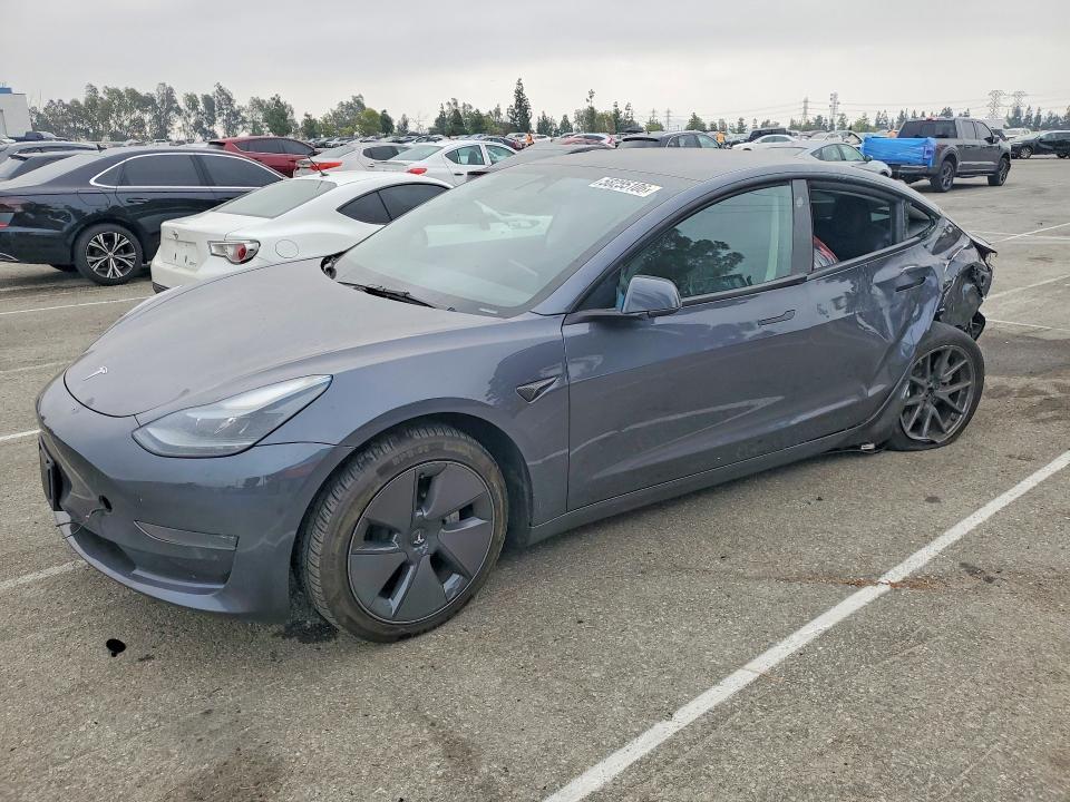 2023 Tesla Model 3 — фото 1