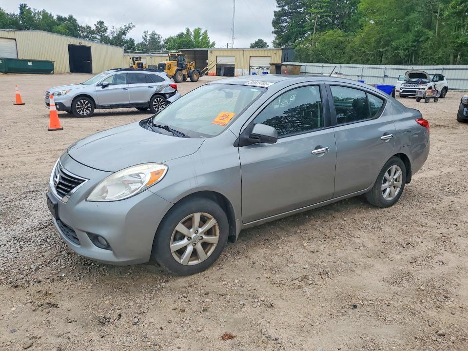 Nissan Versa