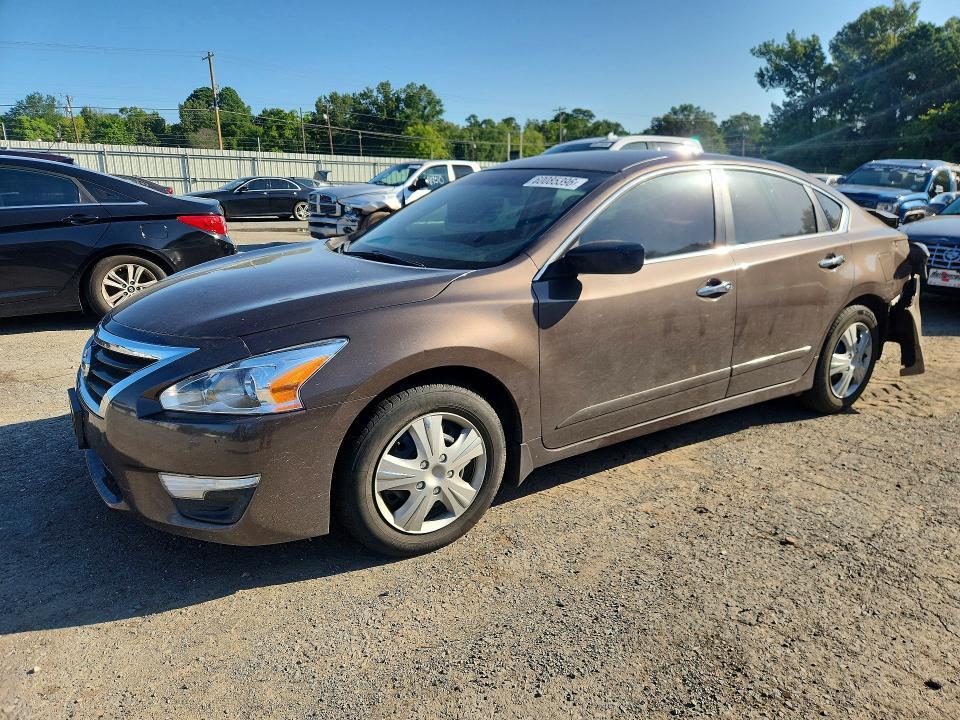 2014 Nissan Altima — фото 1