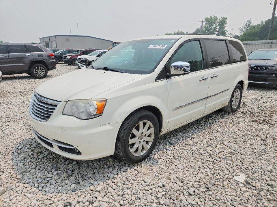 2012 Chrysler Town Country — фото 1