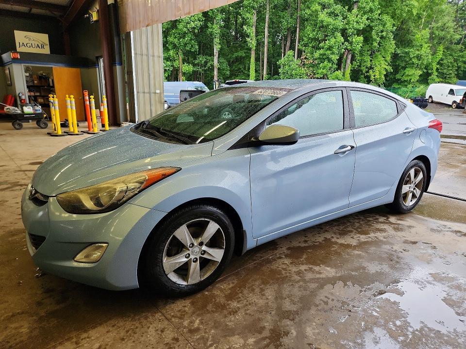 2013 Hyundai Elantra — фото 1