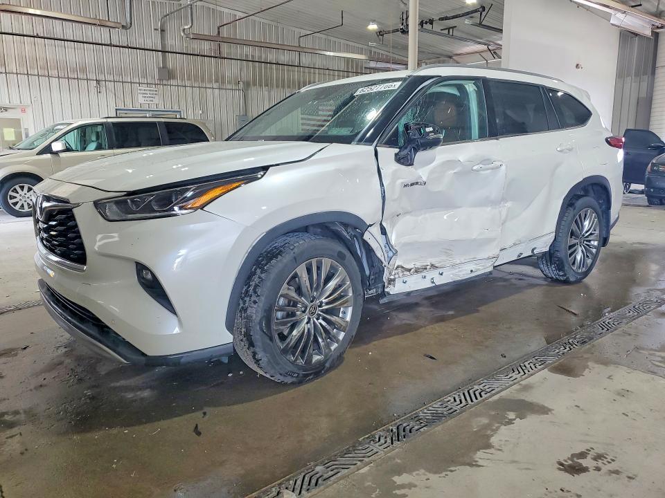 2021 Toyota Highlander — фото 1