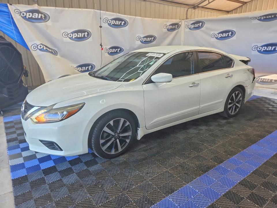 2017 Nissan Altima — фото 1