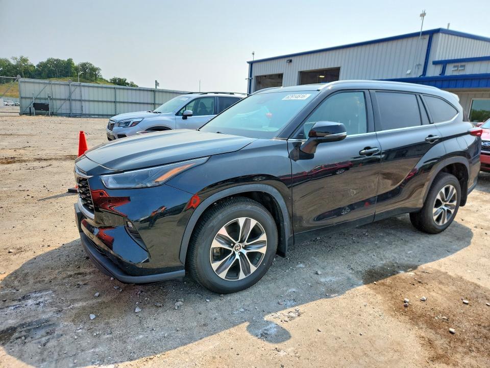 2022 Toyota Highlander — фото 1