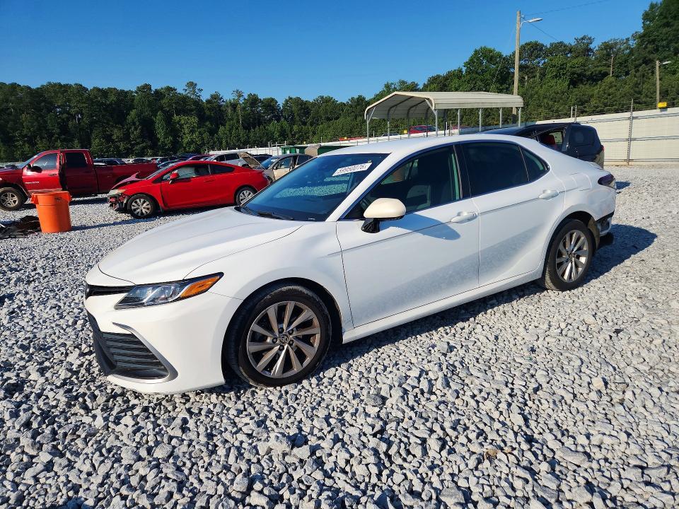 2021 Toyota Camry — фото 1