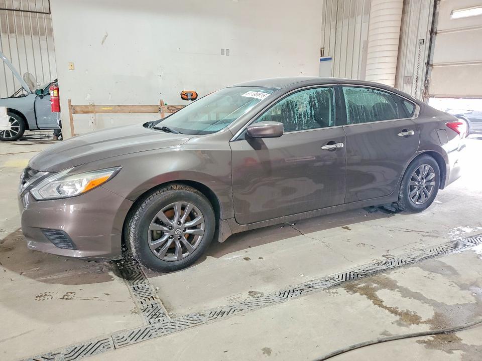 2016 Nissan Altima — фото 1