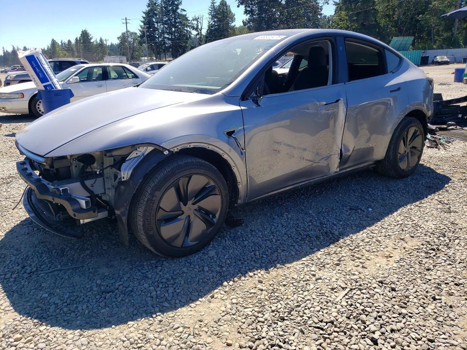 2026 Tesla Model Y — фото 1