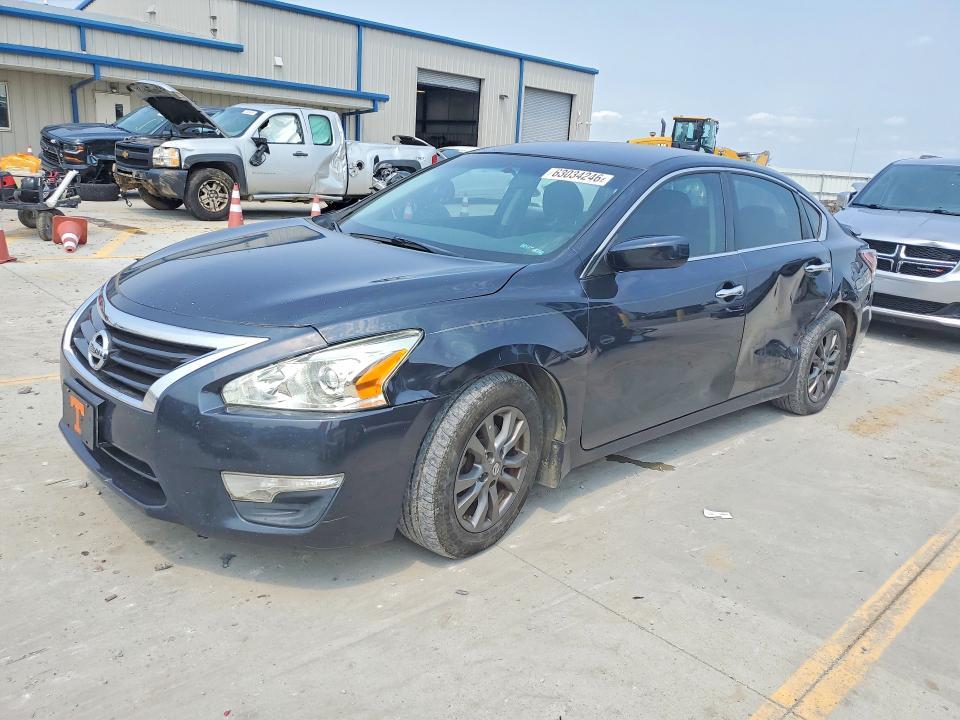 2015 Nissan Altima — фото 1