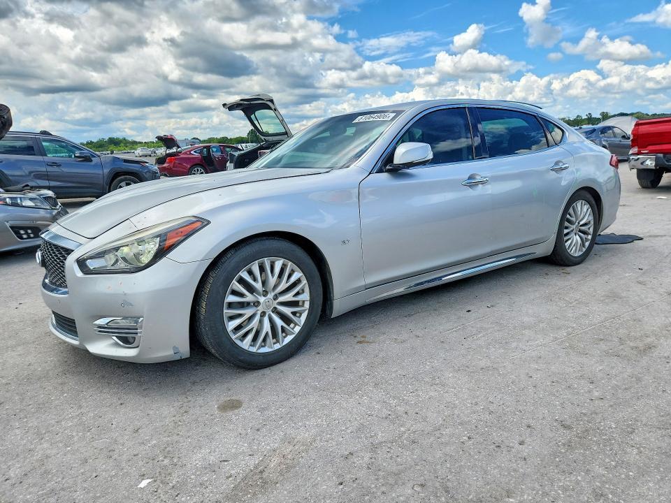 Infiniti Q70L