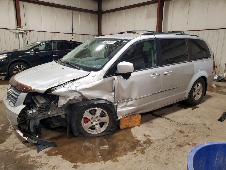 2010 Dodge Grand Caravan — фото 1