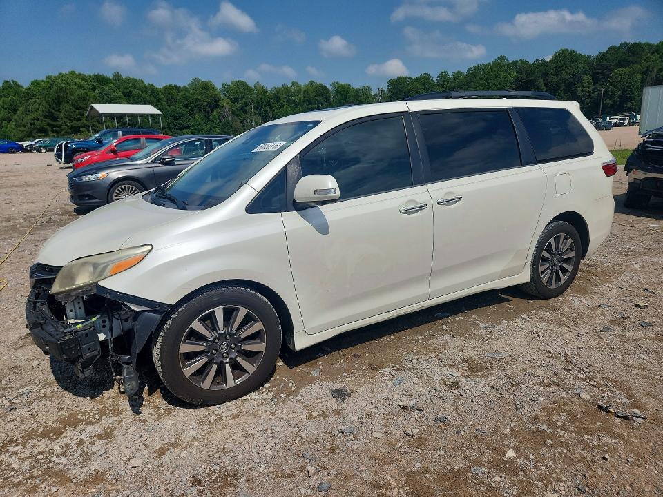 2018 Toyota Sienna — фото 1