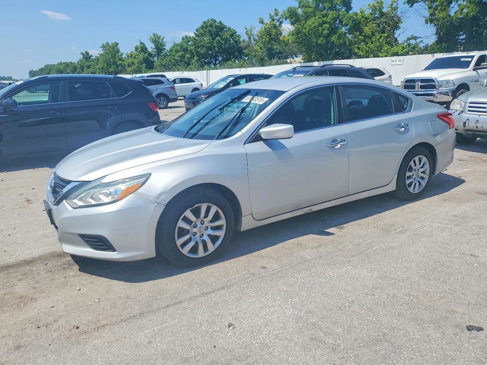 2016 Nissan Altima — фото 1