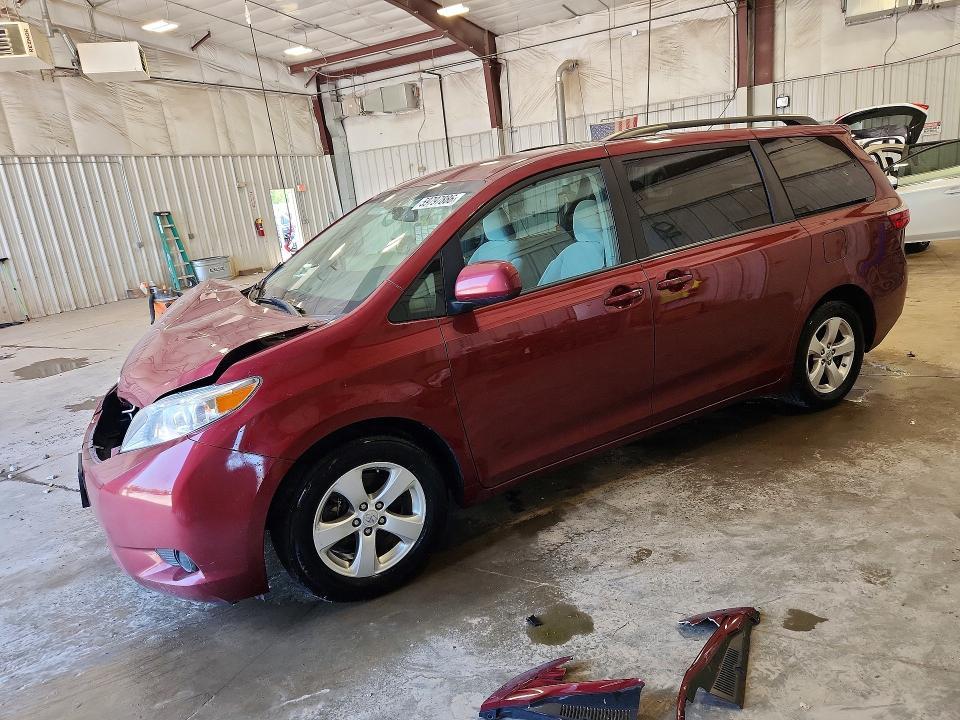 2017 Toyota Sienna — фото 1