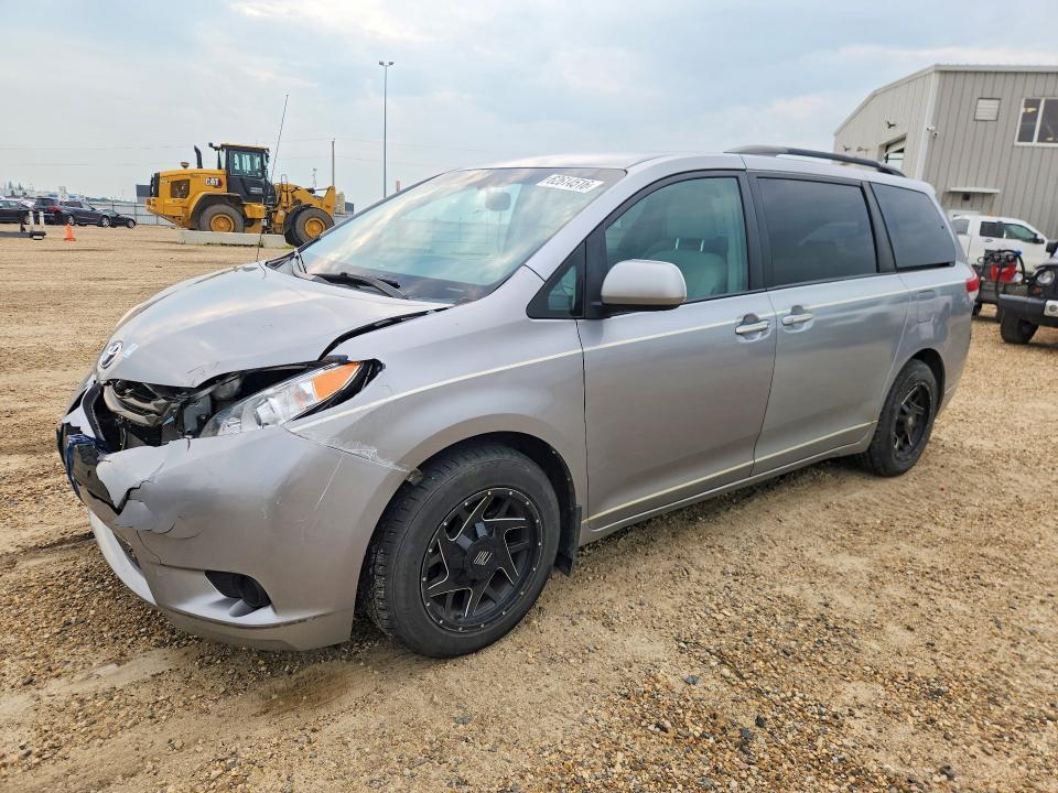 2014 Toyota Sienna — фото 1
