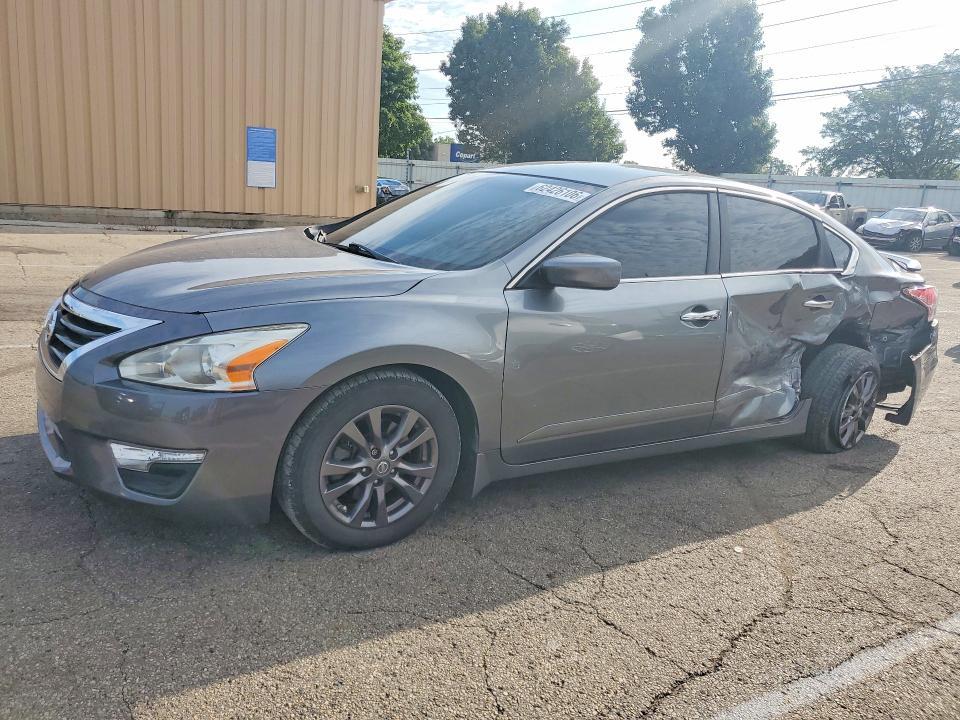 2015 Nissan Altima — фото 1