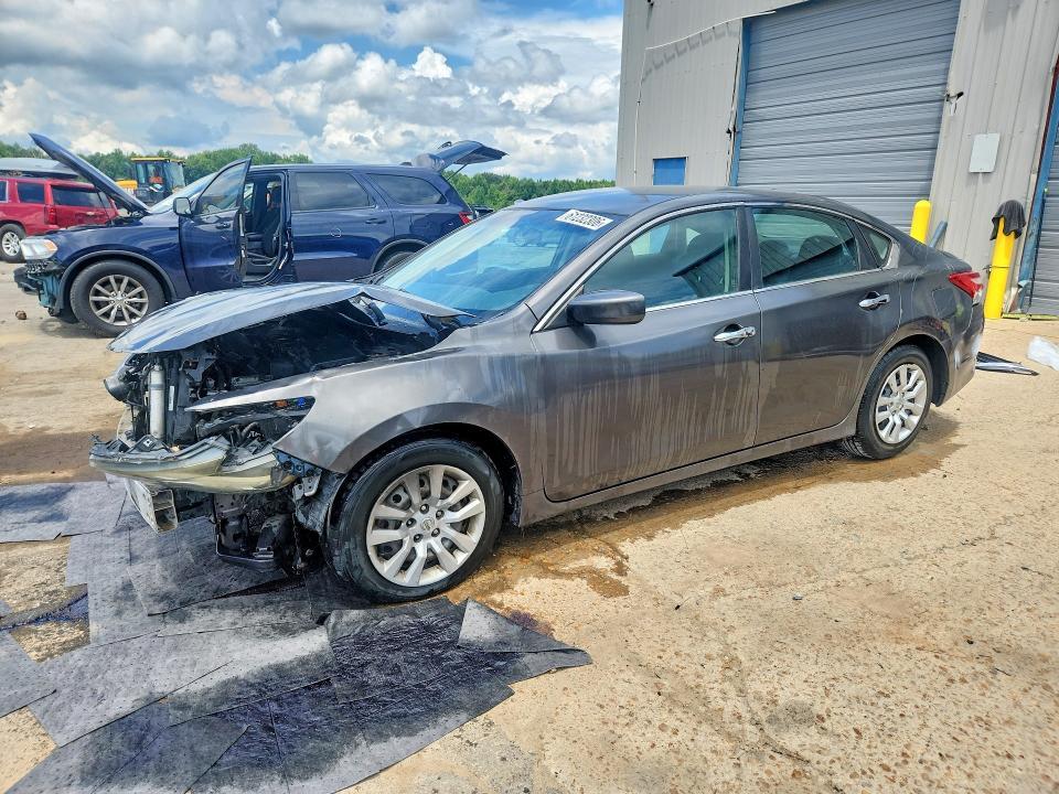 2016 Nissan Altima — фото 1