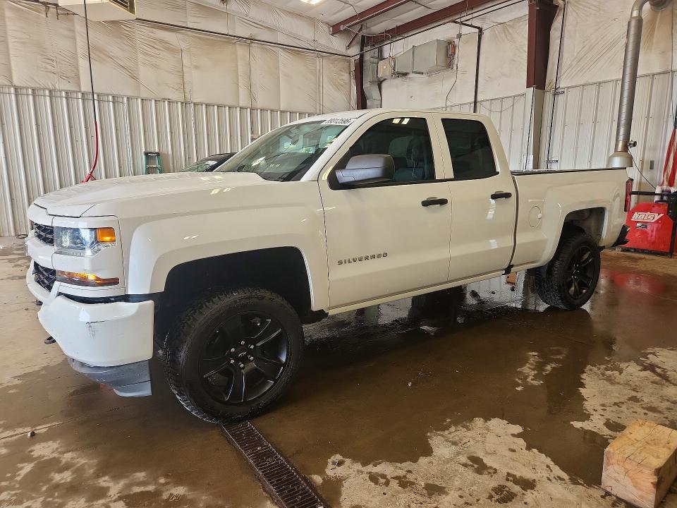 2017 Chevrolet Silverado — фото 1