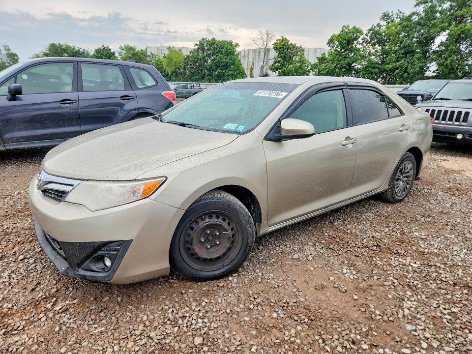2013 Toyota Camry — фото 1