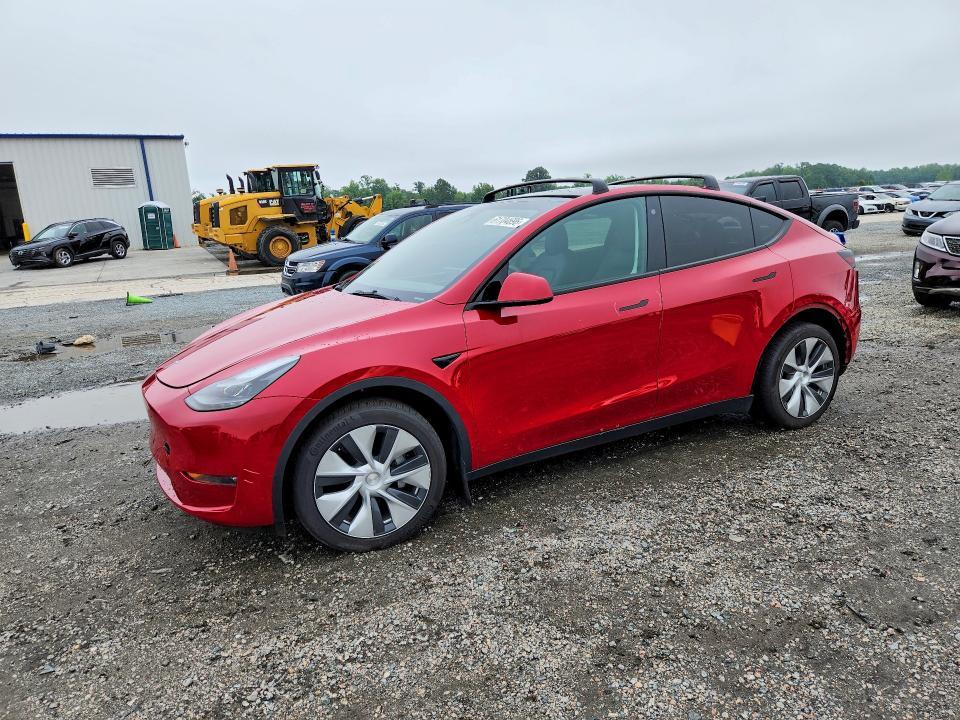 2023 Tesla Model Y — фото 1