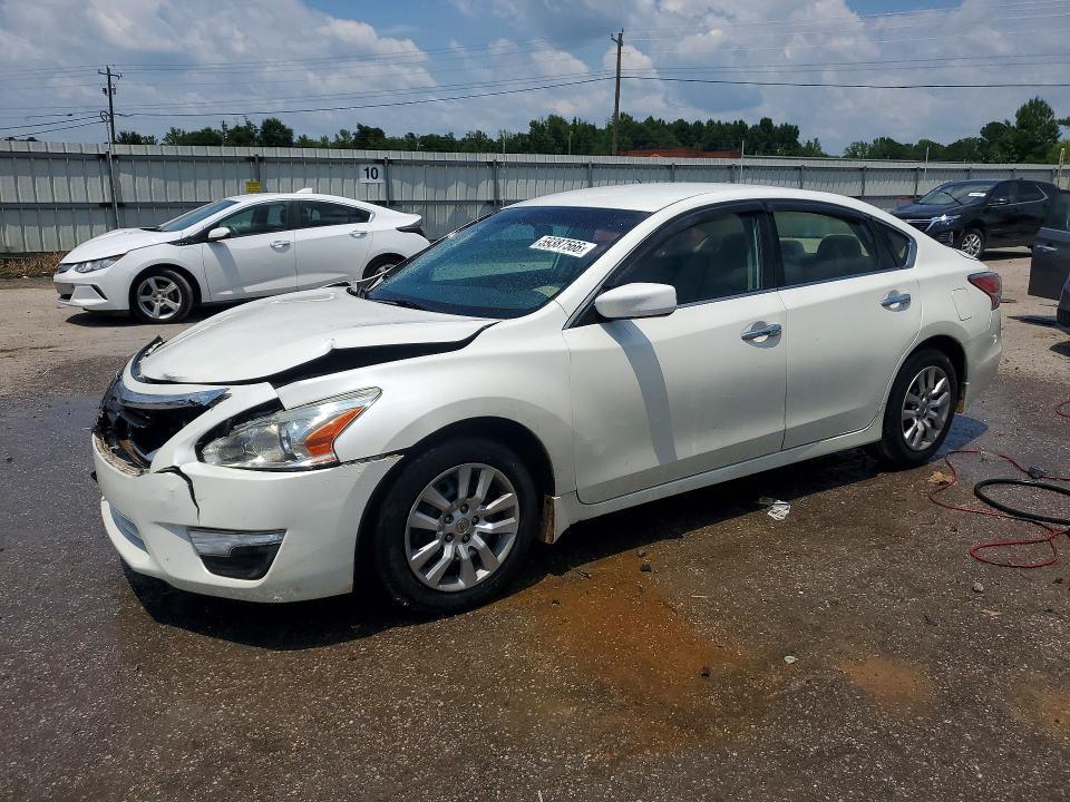 2015 Nissan Altima — фото 1