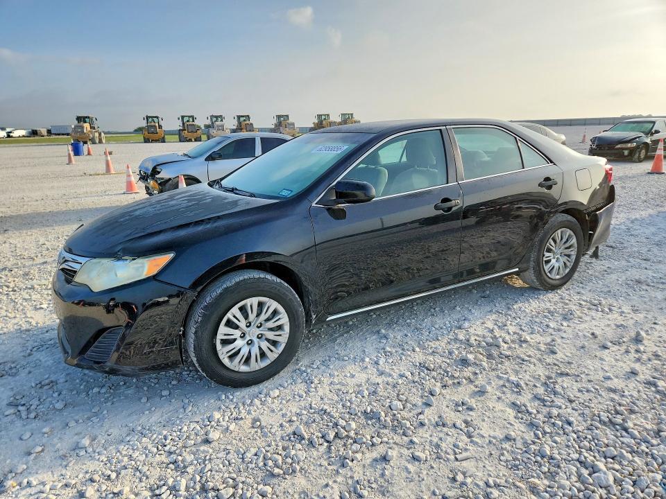 2012 Toyota Camry — фото 1