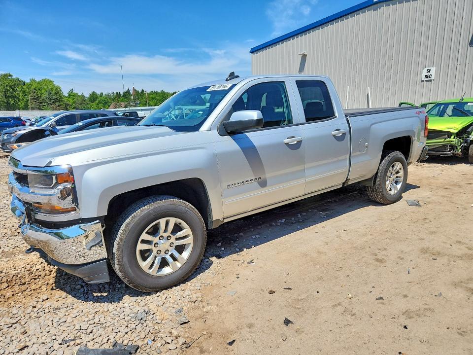 2017 Chevrolet Silverado — фото 1