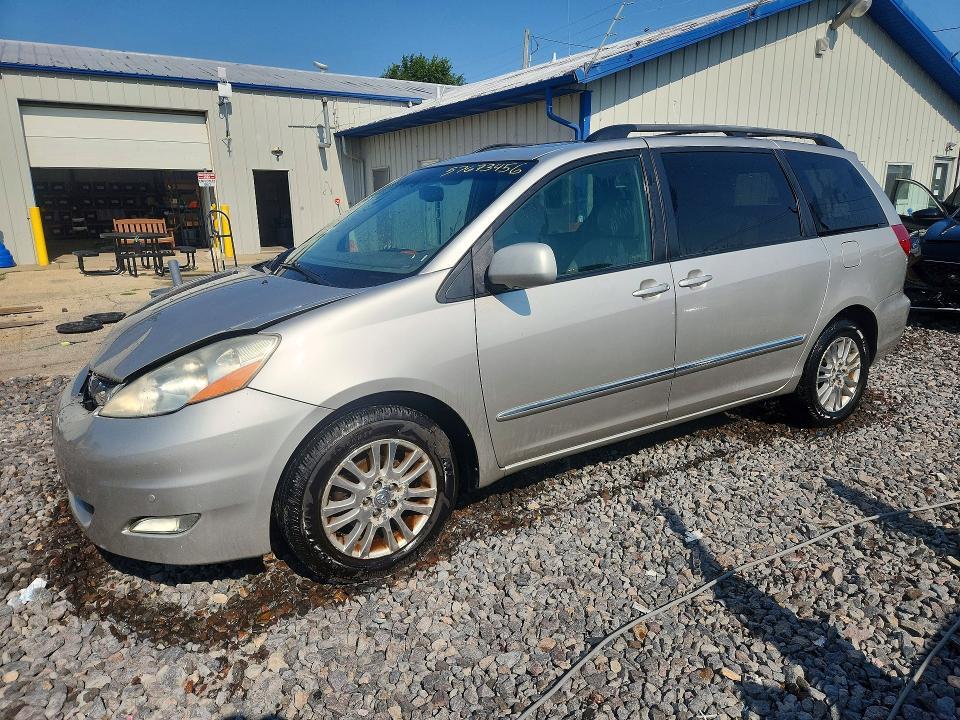 2008 Toyota Sienna — фото 1