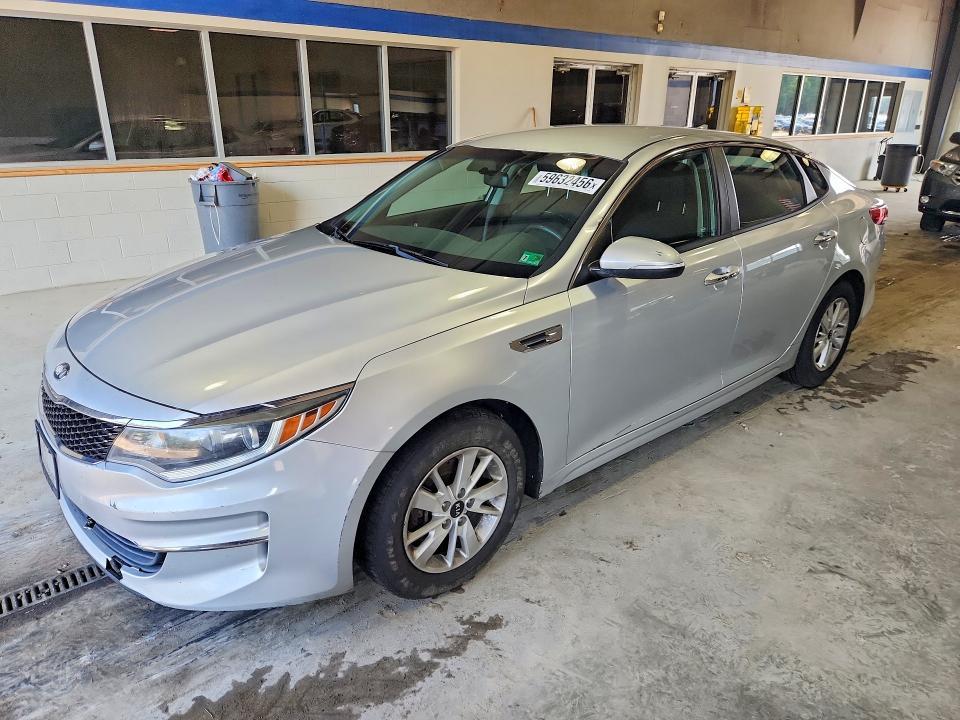 2017 Kia Optima — фото 1