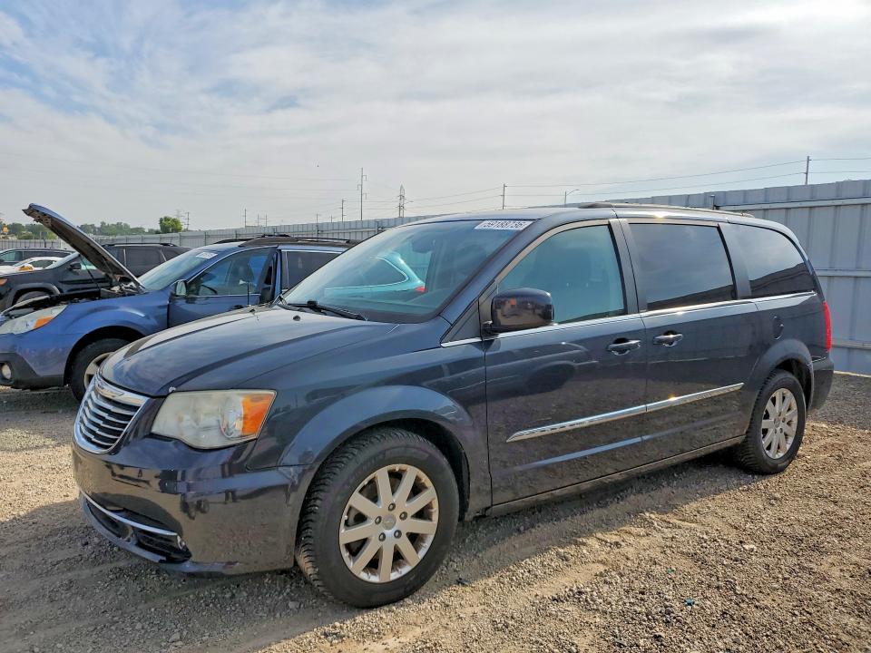 2013 Chrysler Town Country — фото 1