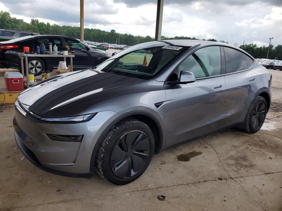 2026 Tesla Model Y — фото 1