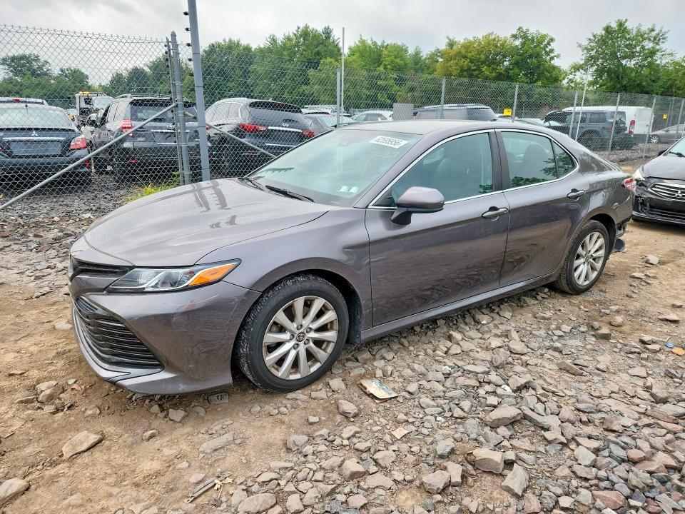 2020 Toyota Camry — фото 1